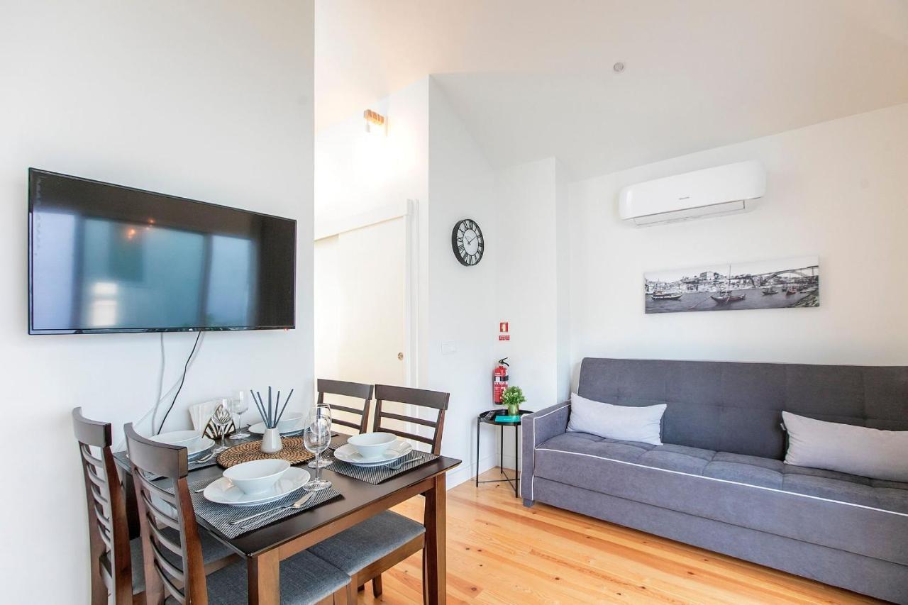 Lovelystay - Cozy 1Br In Santa Catarina W/ Balcony Порту Экстерьер фото