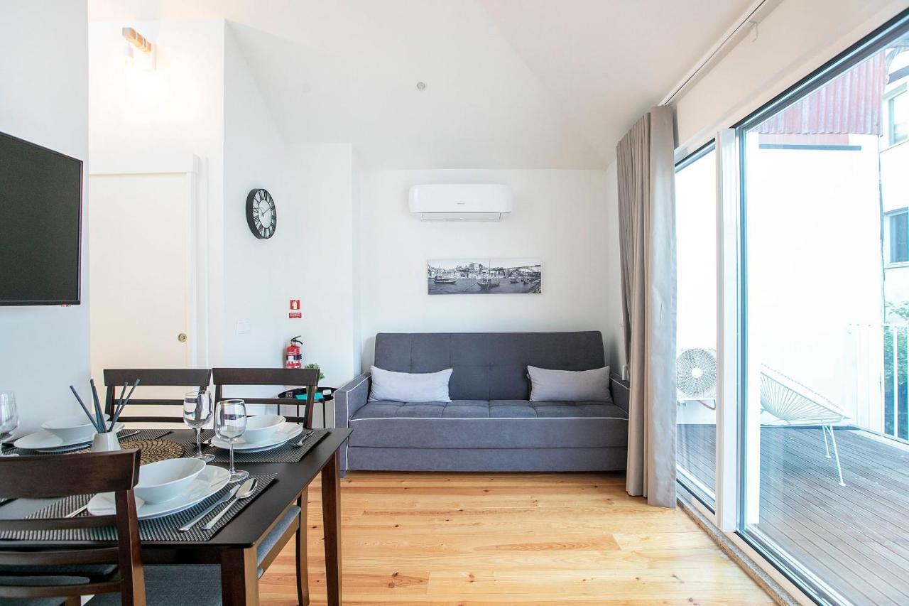 Lovelystay - Cozy 1Br In Santa Catarina W/ Balcony Порту Экстерьер фото