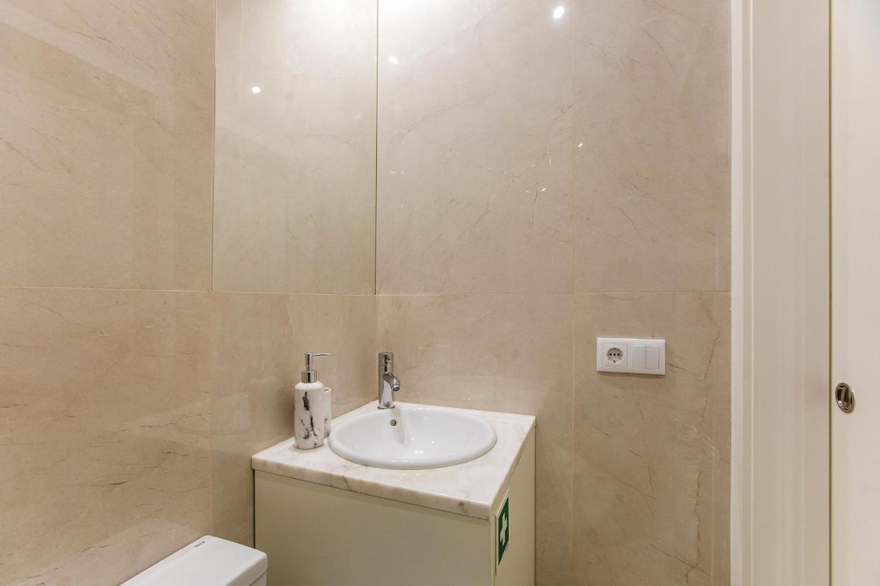 Lovelystay - Cozy 1Br In Santa Catarina W/ Balcony Порту Экстерьер фото